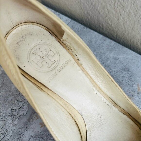 Tory Burch Off White Leather Logo Embellished Wedge Pumps Size 8 - Picture 11 of 12